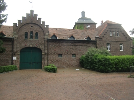 Neuss-Norf : Gut Vellbrüggen, Gut Vellbrüggen ist ein ehem. Rittergut, heute sind dort Eigentumswohnungen untergebracht. 